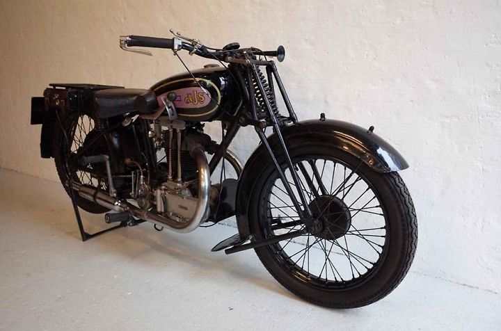 Motocykl AJS 500 OHV z roku 1929. Ilustrační