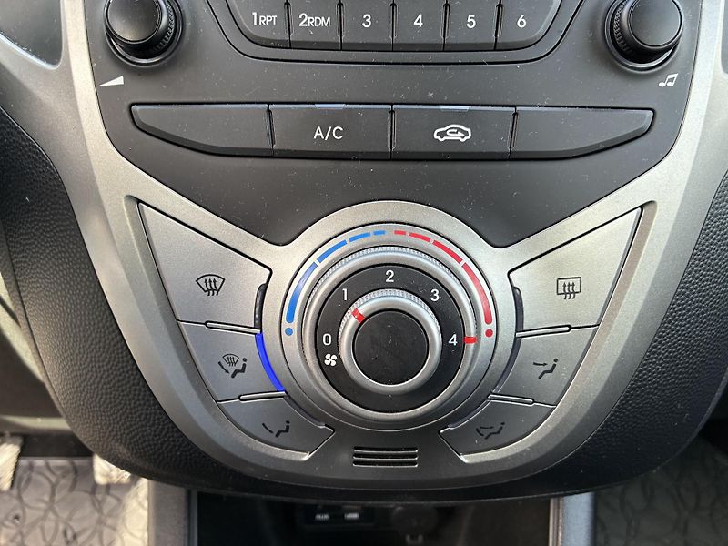Hyundai ix20 1.6 i 92kW KLIMA TAŽNÉ ČR  - fotka 17 z 23