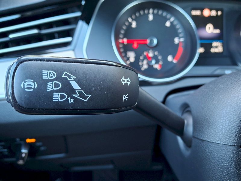 Volkswagen Passat (2023) Variant Elegance DSG 2,0TDi 11 - fotka 33 z 35