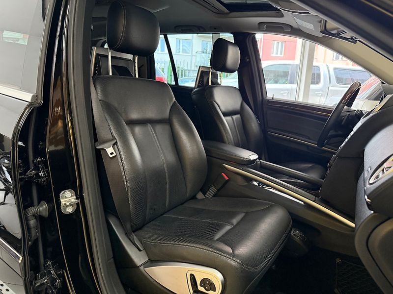 Mercedes-Benz GL (2009) 550 4MATIC - fotka 10 z 34