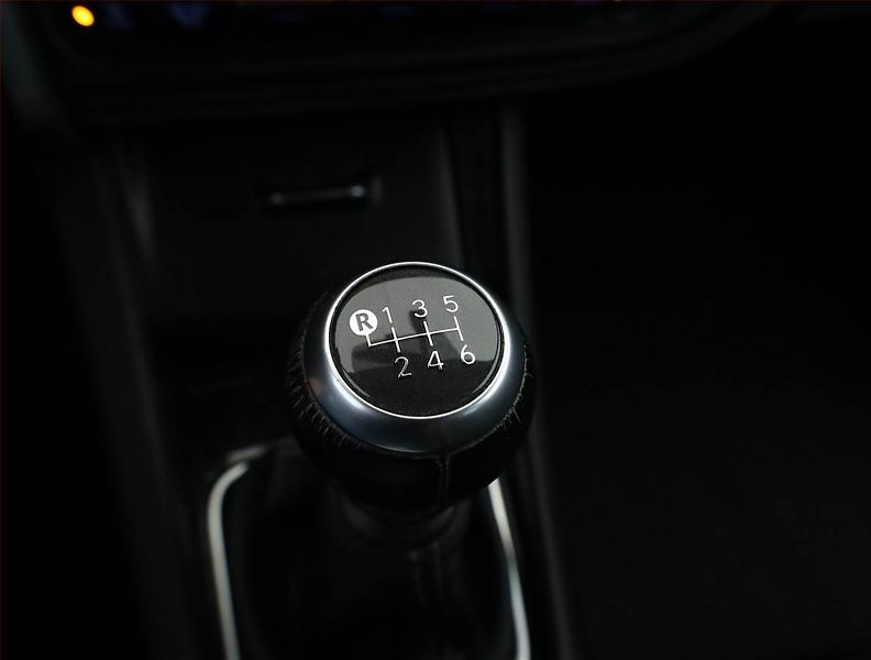 Toyota Auris (2015) 1.6 Valvematic, ČR,1.maj - fotka 13 z 18