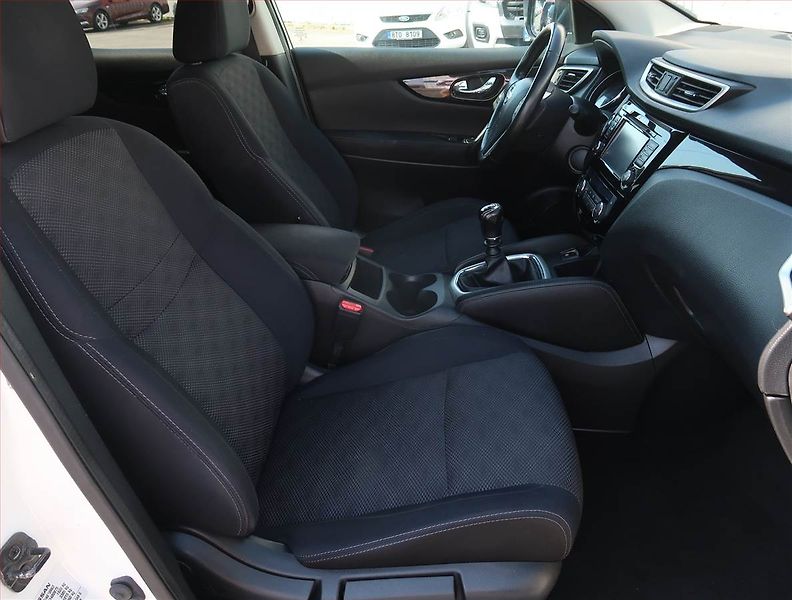 Nissan Qashqai (2015) 1.6 DIG-T, Serv.kniha, Navi - fotka 9 z 20