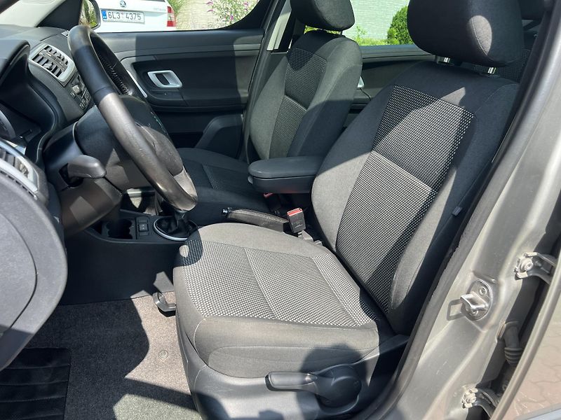Škoda Roomster 1.9TDI 77KW,SCOUT,DIGI,PANORAM - fotka 13 z 41