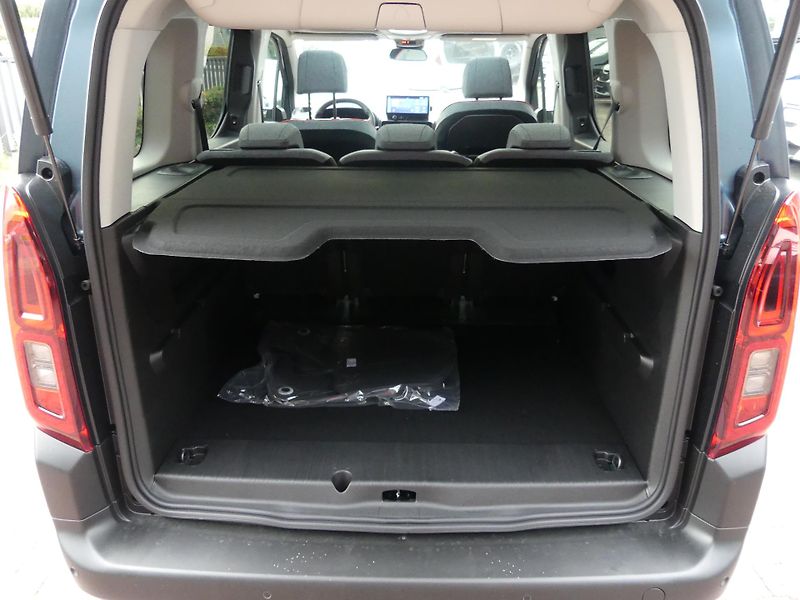 Citroën Berlingo (2026) 30 LET Petrol 110k Manual - fotka 10 z 23