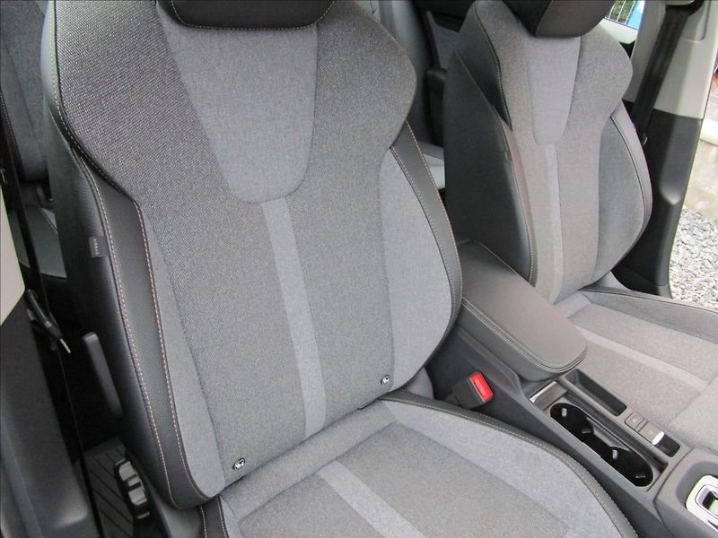 Škoda Octavia Combi 2.0TDi DSG Selection - fotka 32 z 59