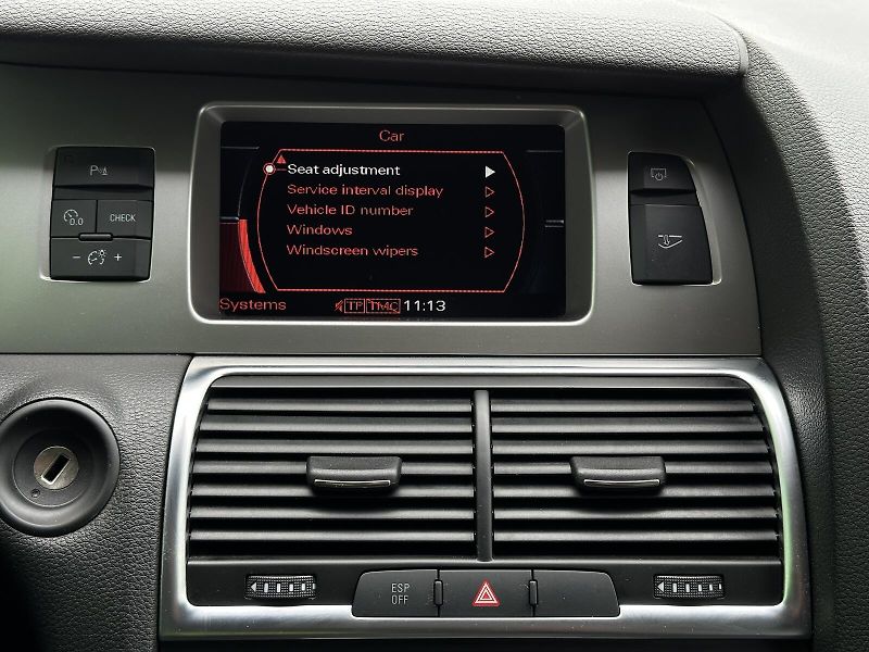 Audi Q7 3.0TDi V6 4x4 Tiptronic 233PS - fotka 34 z 48