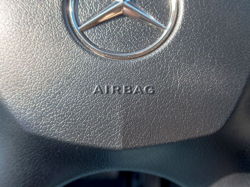 Mercedes-Benz Třídy C (2009) 200 135KW mat – NAVIGACE - fotka 32 z 46