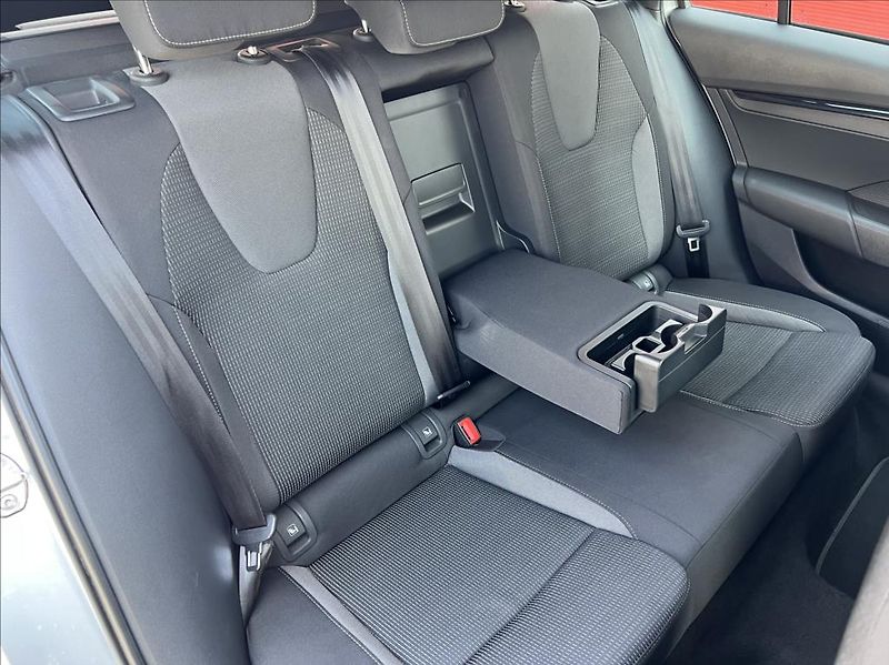 Škoda Octavia 2,0 TDi EXECUTIVE DSG - fotka 19 z 30