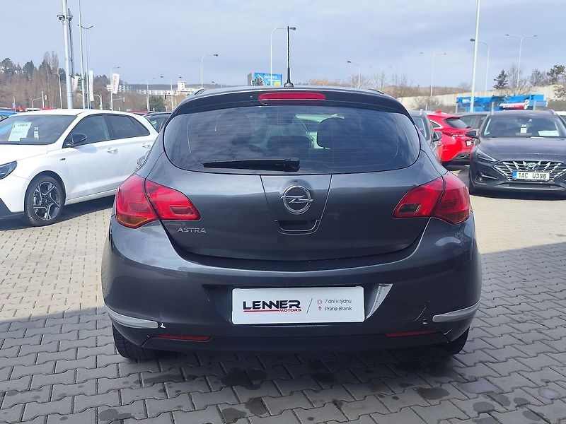 Opel Astra 1.4i/74kW Enjoy ČR - fotka 6 z 31