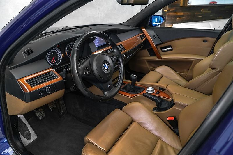 BMW M5 V10 5.0 manuál - fotka 11 z 23