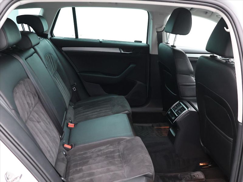 Škoda Superb 2.0 TDI DSG CZ Style Plus Kůže - fotka 13 z 37