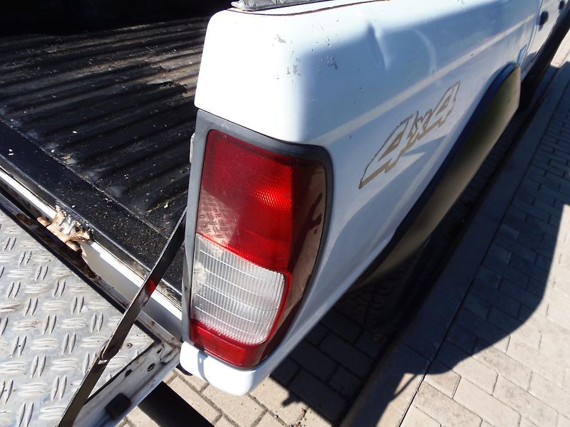 Nissan Navara (2004) 2.5 TD 4x4 redukce tažné 3T CZ - fotka 13 z 23