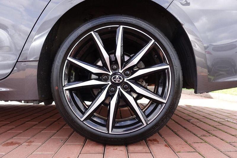 Toyota Corolla 1,8 HEV GR Spot Dynamic - fotka 8 z 32