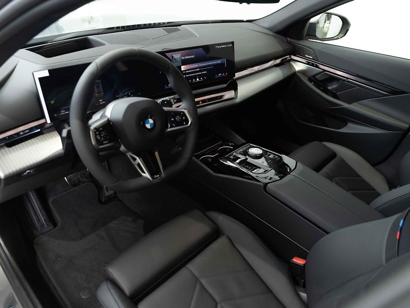 BMW Řada 5 540d xDrive Touring - fotka 4 z 6