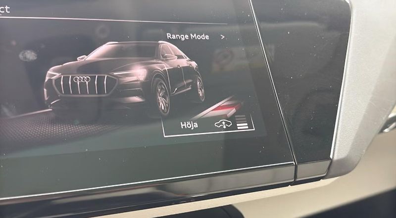 Audi Q8 e-tron SB 55 Q 360k Pano Taž Bílý in. - fotka 19 z 25