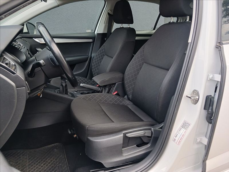 Škoda Octavia 1,6 TDI 85Kw plný servis - fotka 10 z 19