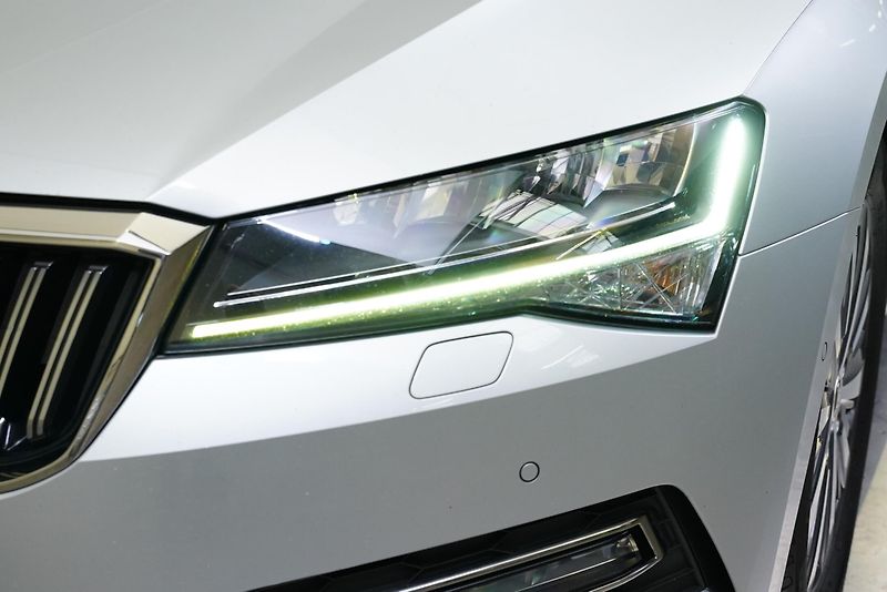 Škoda Superb - fotka 9 z 27