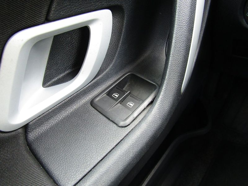Škoda Fabia (2008) 1.4 16V  63kW  SPORT - fotka 29 z 38