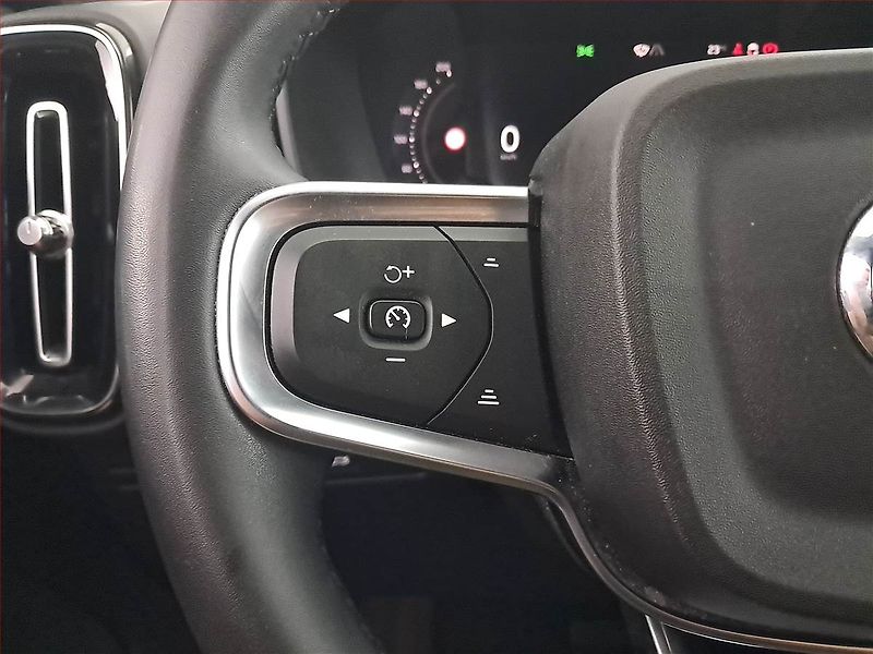 Volvo XC40 (2022) Plus B3 - fotka 18 z 22