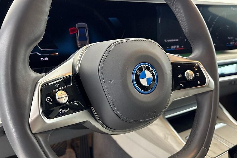 BMW i7 xDrive60 - fotka 19 z 27