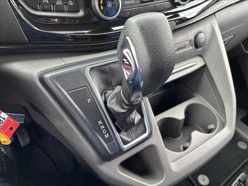Ford Tourneo Custom 2,0 EcoBlue 125kW L2 - fotka 34 z 38