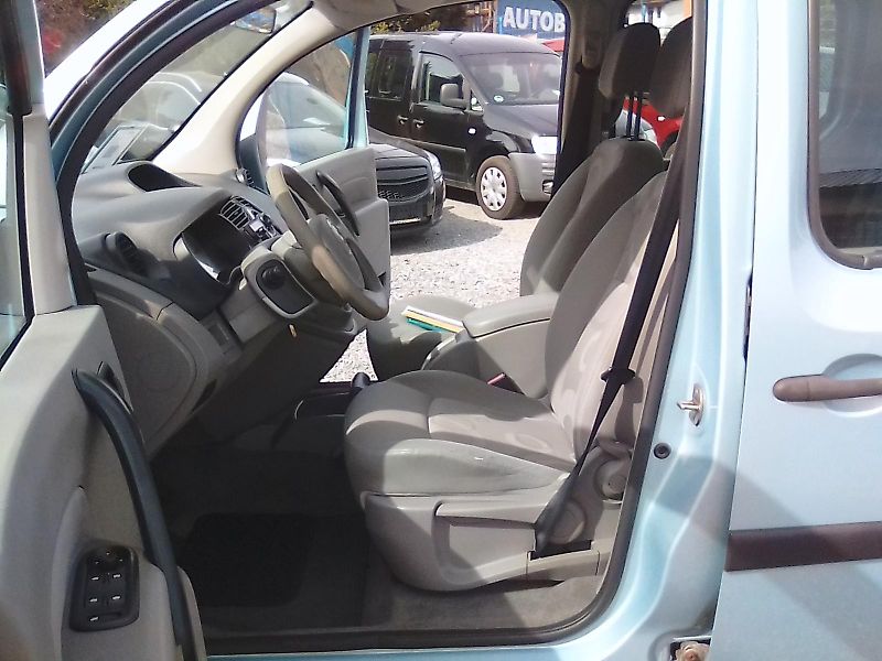 Renault Kangoo (2008) 1.6i 16V, závěs - fotka 12 z 33