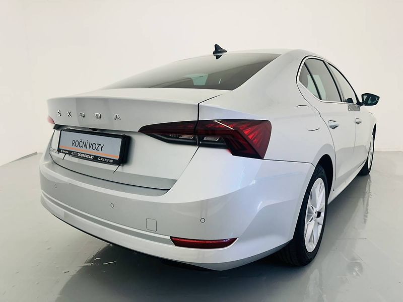 Škoda Octavia Liftback Style 2.0 TDI 110 kW - fotka 2 z 31