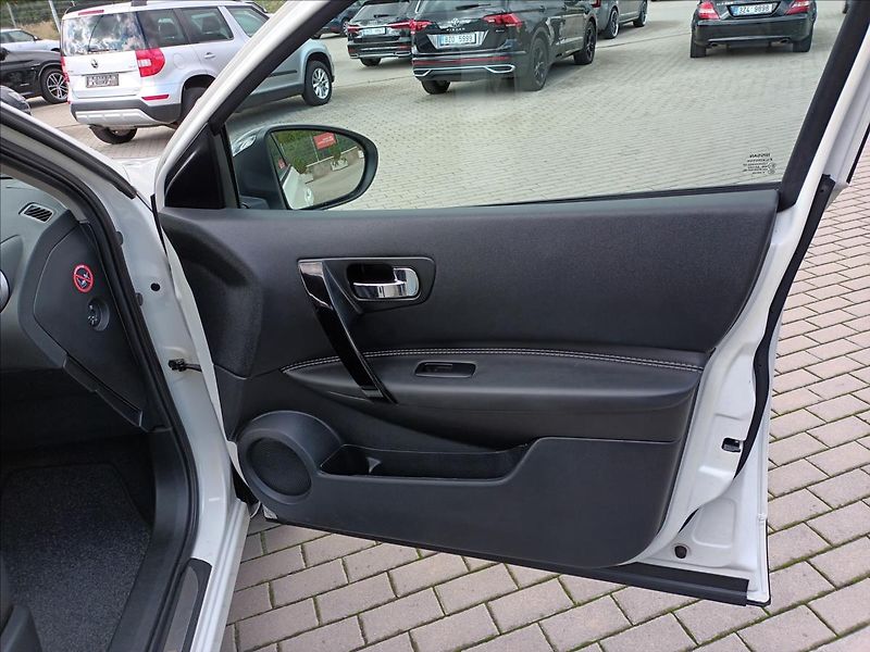 Nissan Qashqai 2,0 dCi 110 kW Automat,4X4,TZ - fotka 24 z 40