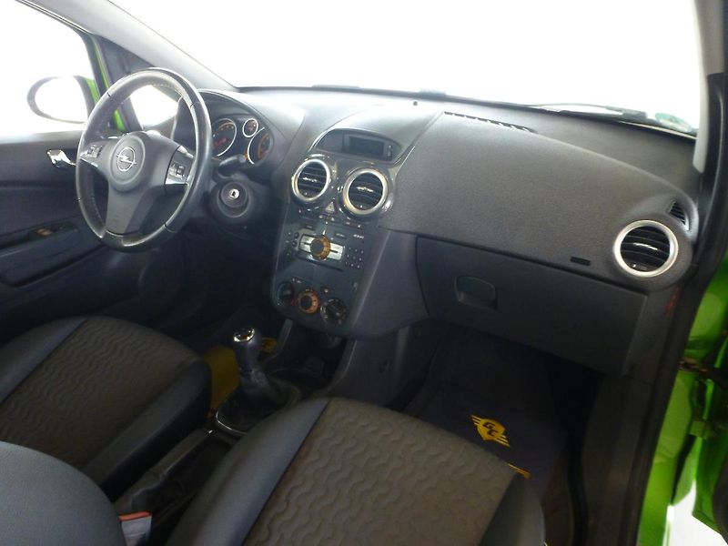 Opel Corsa (2013) 1,4i-74KW-SPORT!*AC*+SADA KOL* - fotka 14 z 24