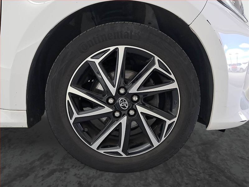 Toyota Yaris (2021) 1.5 VVT-i, Tempomat - fotka 14 z 17