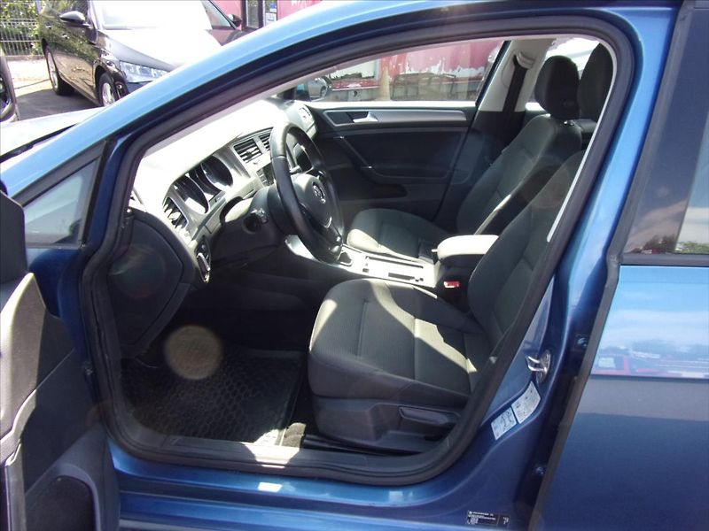 Volkswagen Golf 1,2 TSI  Variant  81kW ČR - fotka 17 z 26