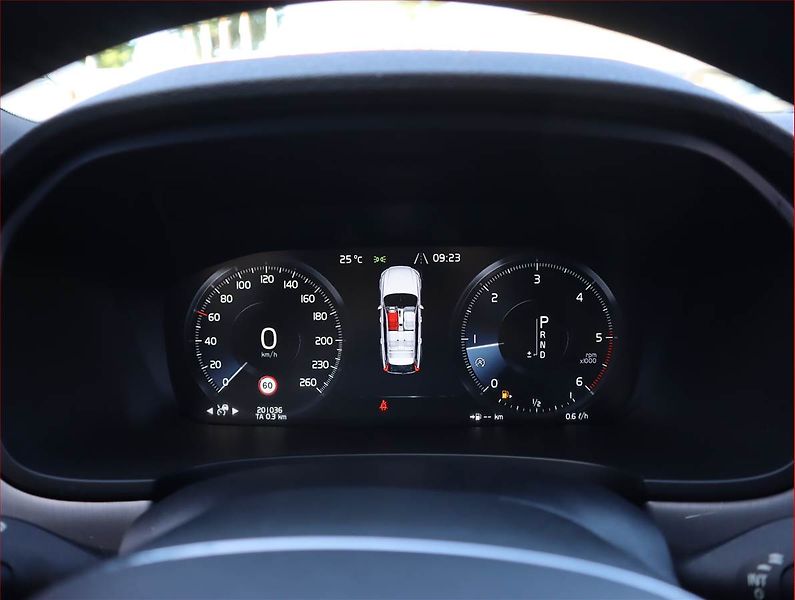 Volvo V90 (2017) D3, Automat, Kůže, Navi - fotka 11 z 20