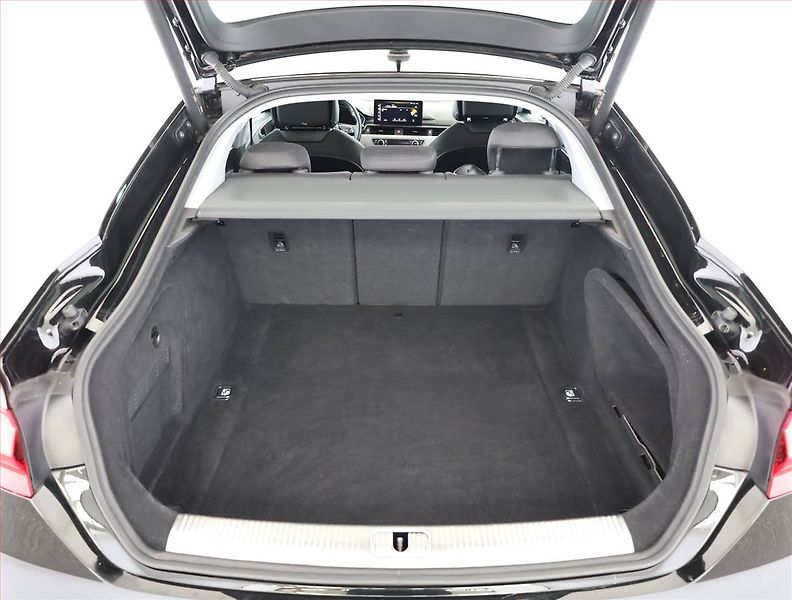 Audi A5 (2022) S-Line 40 TDI - fotka 18 z 19
