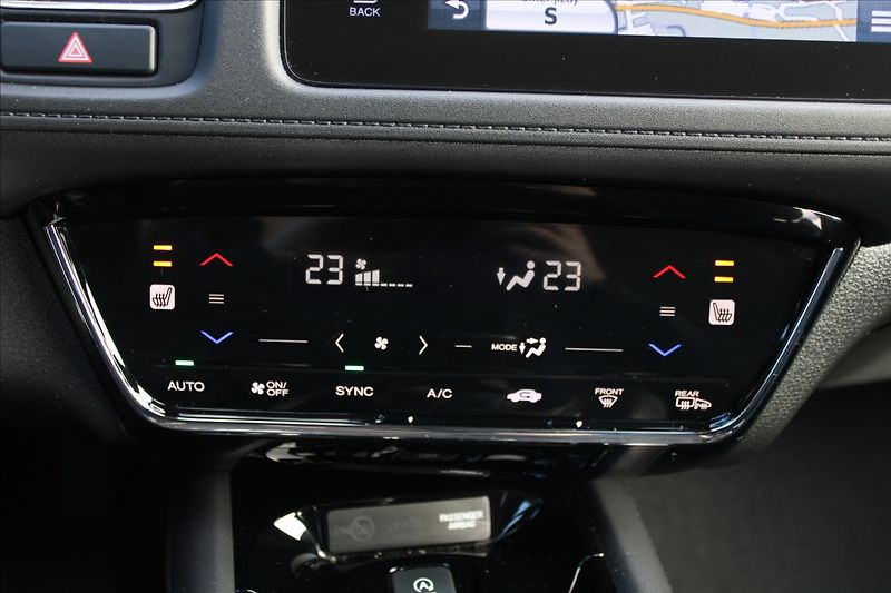 Honda HR-V 1,5 V-TEC  ČR,1.MAJ,ELEGANCE - fotka 14 z 28