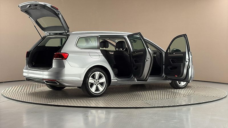 Volkswagen Passat 2.0 TDI DSG Elegance Variant - fotka 6 z 27
