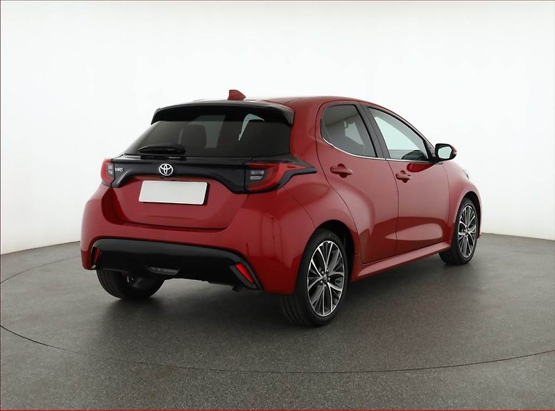 Toyota Yaris (2023) Executive 1.5 VVT-i, ČR,1.maj - fotka 5 z 17