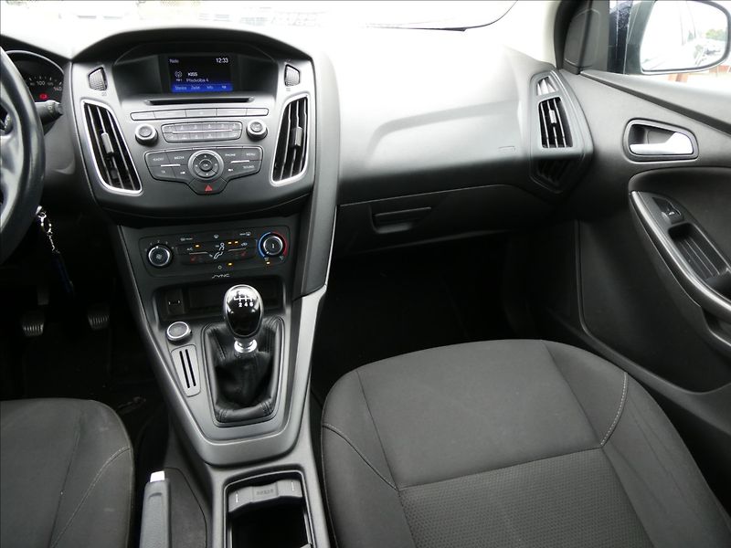 Ford Focus 1,5 Duratorq TDCI 95k kombi - fotka 25 z 38