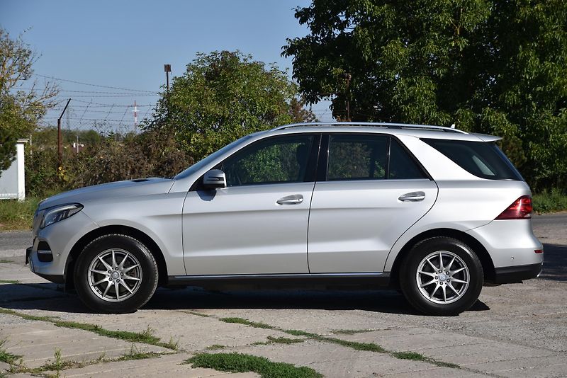 Mercedes-Benz GLE 350 d 4MATIC FACE,NAVI,LED,ČR - fotka 5 z 51