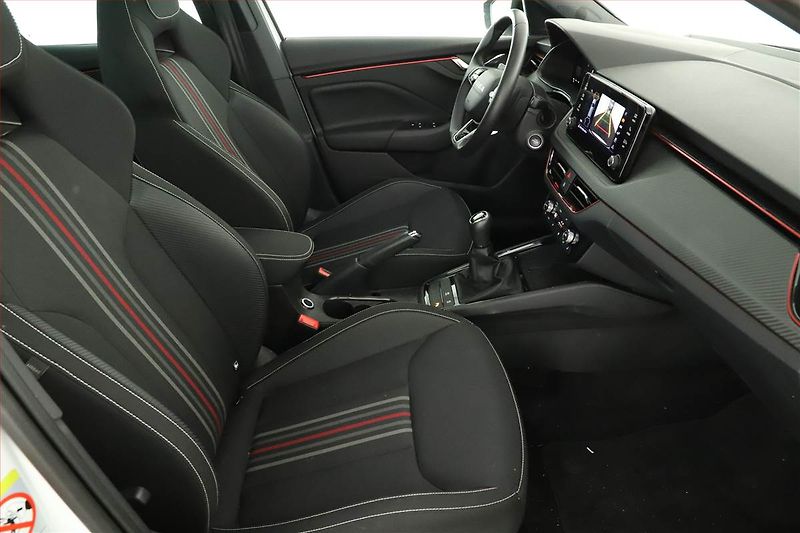 Škoda Kamiq (2025) 1.0 TSI, MONTE CARLO, KEYLESS - fotka 7 z 15