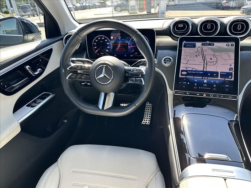 Mercedes-Benz GLC 220d 4MATIC kupé AMG linie - fotka 12 z 12