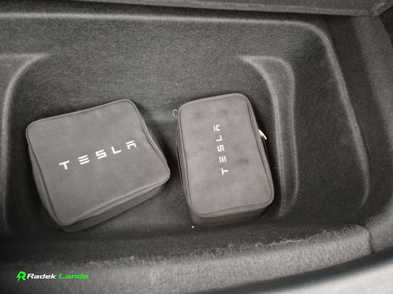 Tesla Model Y (2022) Performance Dual Motor AWD - fotka 11 z 14