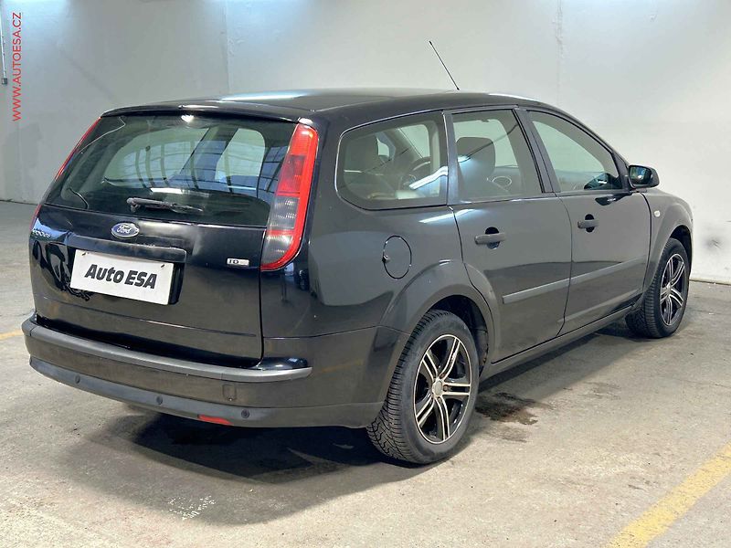 Ford Focus (2005) 1.6TDCi, AC, výhřev sed - fotka 4 z 15
