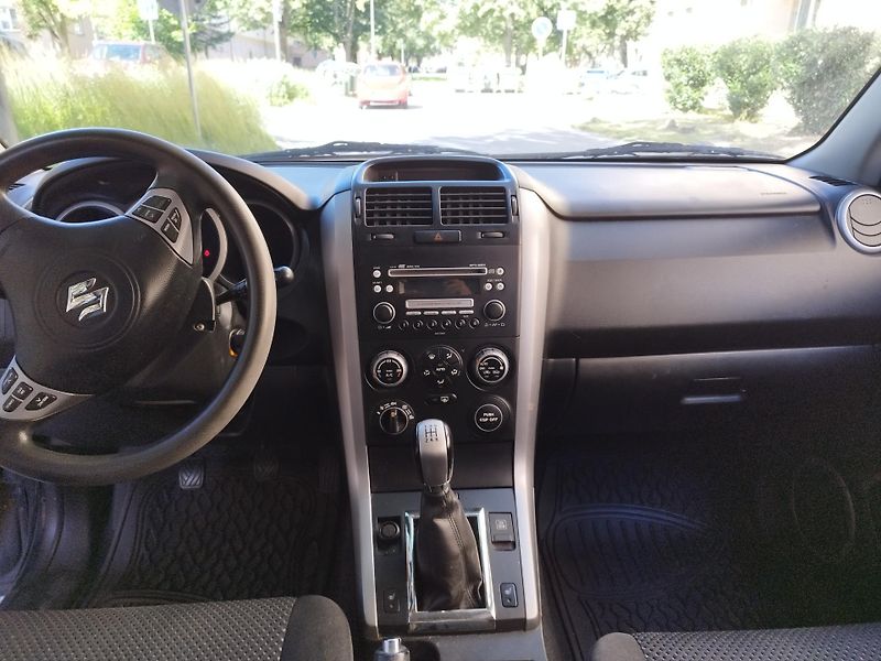 Suzuki Grand Vitara (2007) - fotka 14 z 26