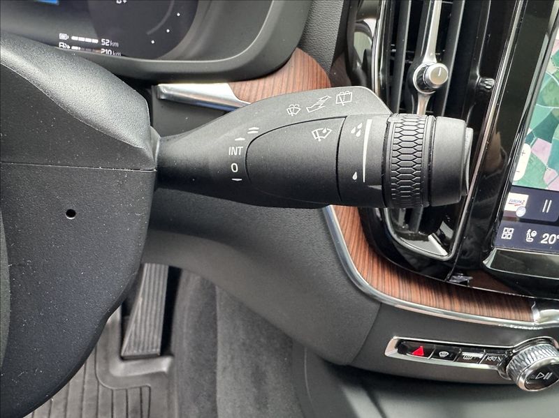 Volvo XC60 2,0 T8 AWD Recharge Plus Dark - fotka 30 z 50