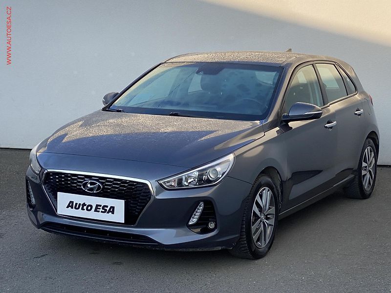 Hyundai i30 (2018) 1.0 T-GDi, Style, navi - fotka 3 z 18