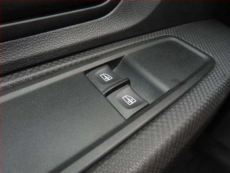 Dacia Jogger (2022) 1.0 TCe, LPG, ČR,1.maj - fotka 15 z 15