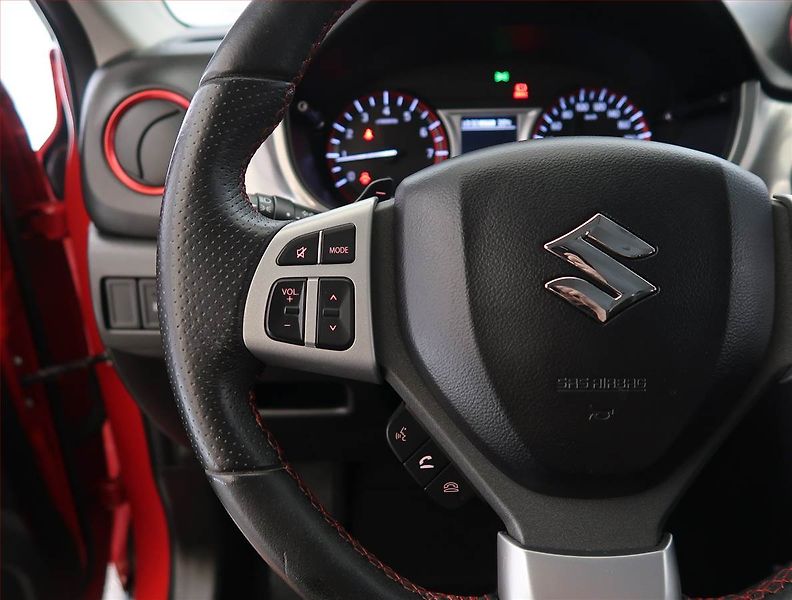 Suzuki Vitara (2015) Elegance 1.4 BoosterJet, 4X4 - fotka 18 z 23
