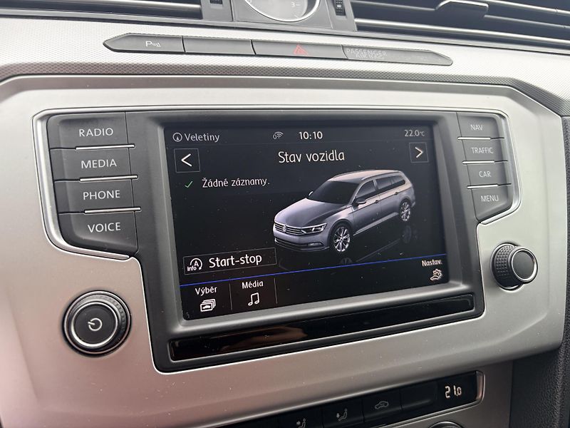 Volkswagen Passat 2.0TDI 110KW MATRIX REZERVACE - fotka 35 z 62