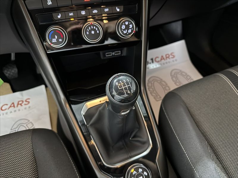 Volkswagen T-Roc 2,0   TDI 4MOTION ACC LED - fotka 16 z 26