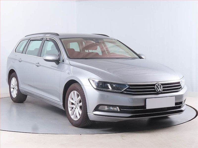 Volkswagen Passat (2018) Comfortline 2.0 TDI, Navi - fotografie inzerátu